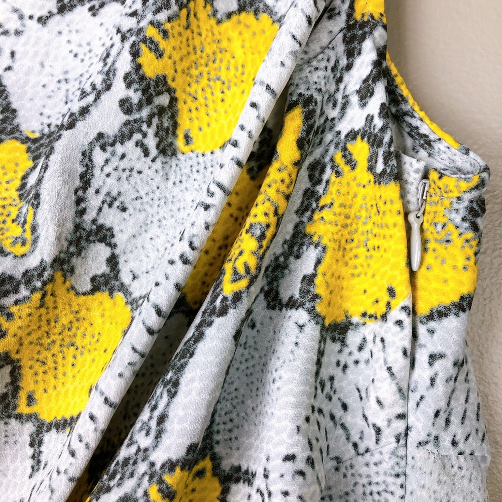 💛 Rachel Roy Ruched Dress 💛 - Picture 3 of 6
